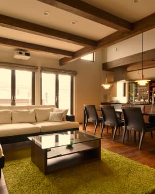 【冬のリアル比較】高気密高断熱住宅は冬の朝がこんなに違う?築10年vs築40年で室温を実測してみた 1 高気密高断熱住宅 暖かいリビング